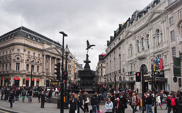注冊(cè)英國(guó)公司后，董事能否以該公司名義辦理赴英簽證